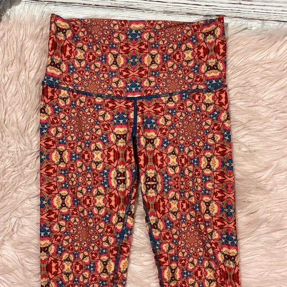 Wolven Threads Fractal High Rise Patterned Leggings - Picture 8 of 8